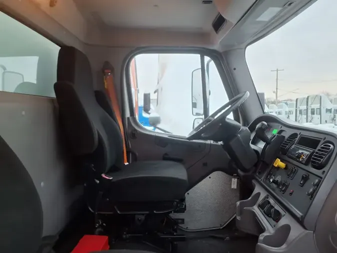 2019 FREIGHTLINER/MERCEDES M2 106