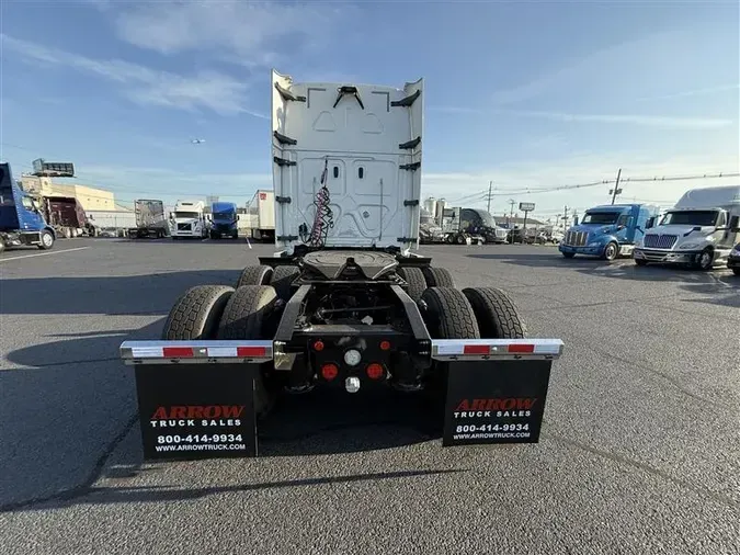 2019 FREIGHTLINER CASCADEVO1