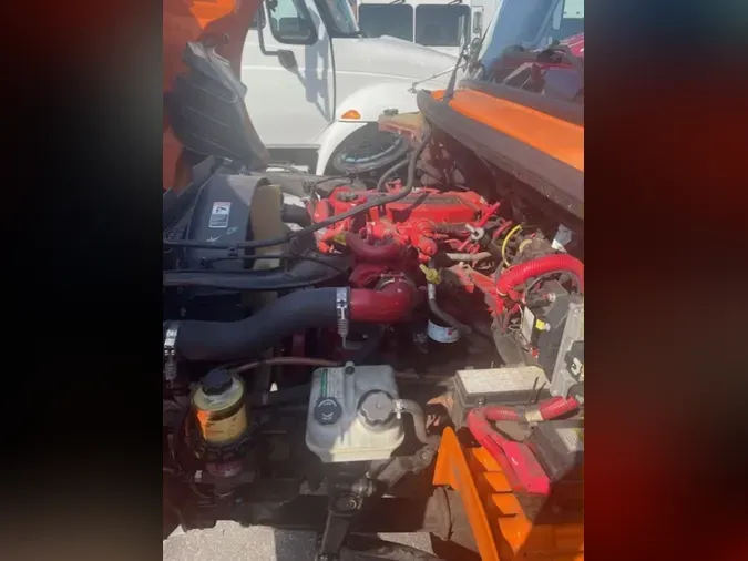 2018 FREIGHTLINER M2 106