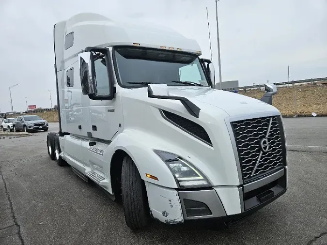 2022 VOLVO VNL64T760