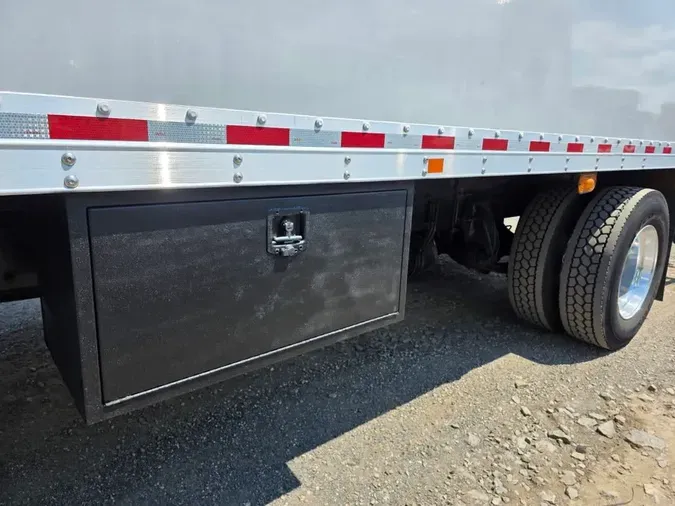 2018 FREIGHTLINER M2 106