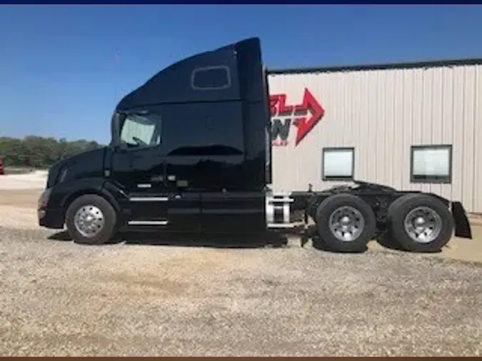 2016 Volvo VNL64T670