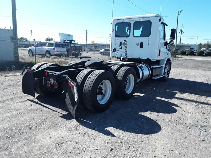 2017 FREIGHTLINER/MERCEDES CASCADIA 113