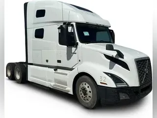 2022 Volvo VNL64T760