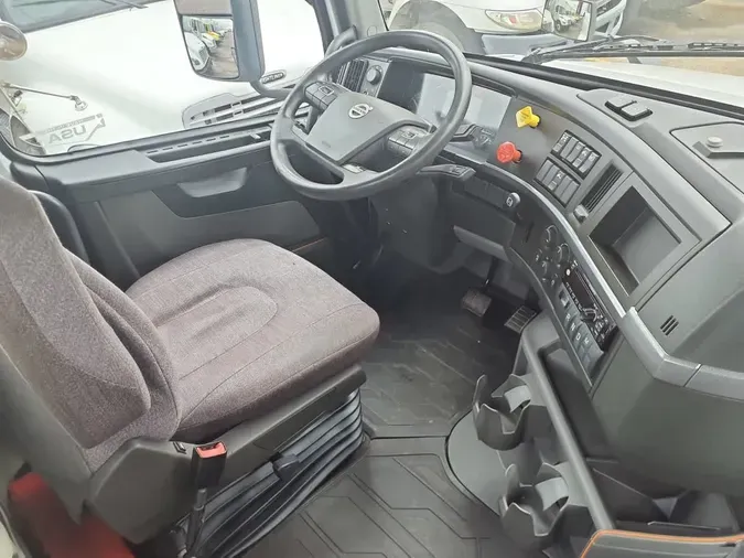 2019 VOLVO VNL64T-300