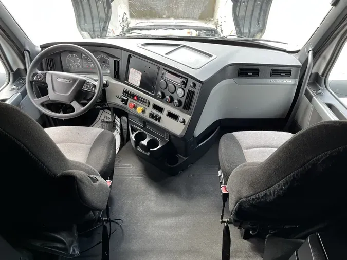 2020 Freightliner Cascadia 126