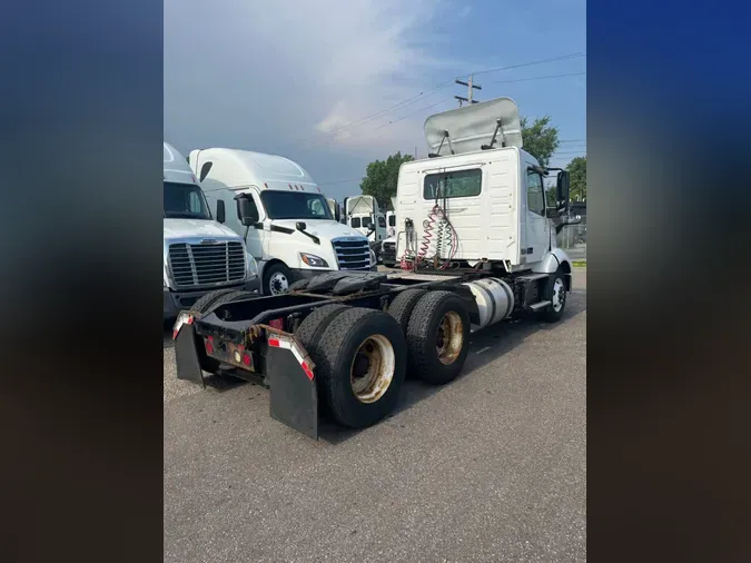 2019 VOLVO VNL64T-3007e6a16074817f4f5ccc014bde304bd34