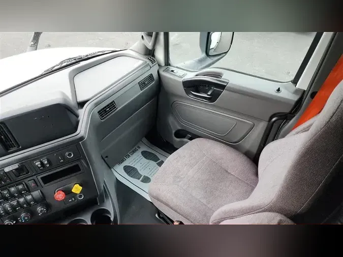 2022 INTERNATIONAL LT625