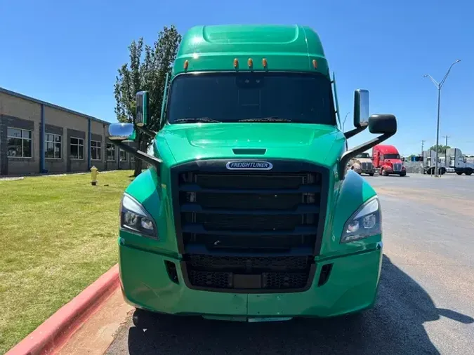 2021 FREIGHTLINER CA126