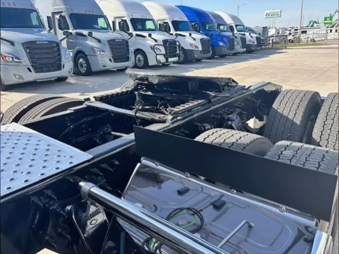 2023 Freightliner Cascadia 126