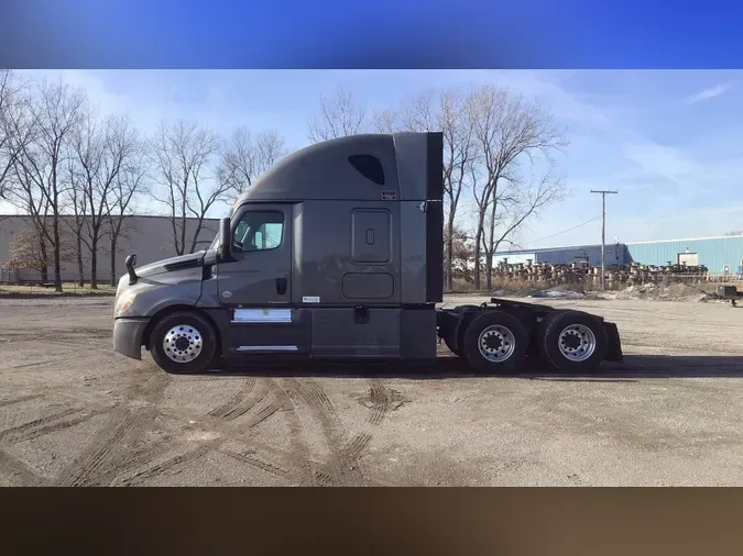 2020 Freightliner Cascadia 126