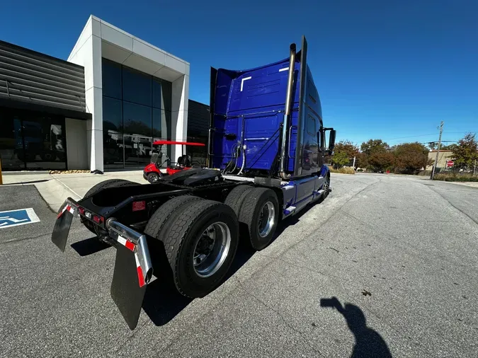 2022 Volvo VNL64T860