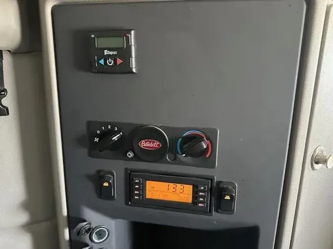 2023 Peterbilt 579
