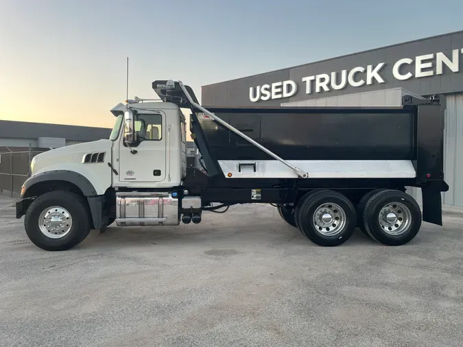 2022 MACK GR64F