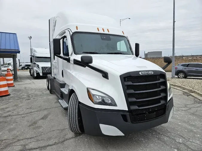 2021 FREIGHTLINER Cascadia 126