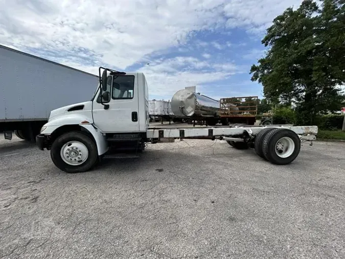 2006 INTERNATIONAL DURASTAR 4300
