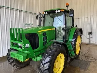 2011 John Deere 7130