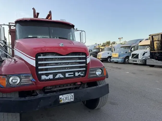 2006 MACK GRANITE CV713