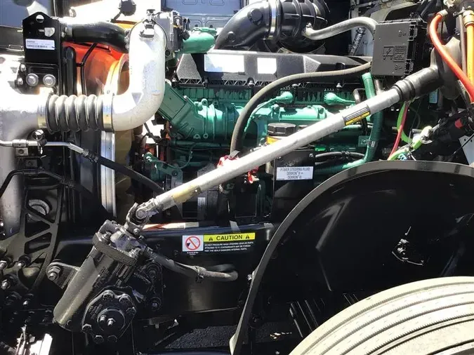 2022 VOLVO VNL64T7607e7f21a835874cc93f4a7f6d6653ec8a