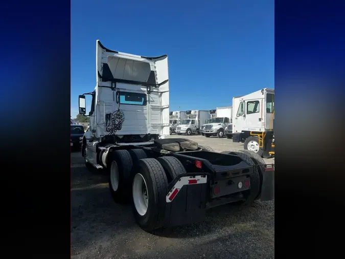 2018 VOLVO VNL64T-300