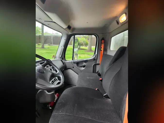 2018 FREIGHTLINER M2 106