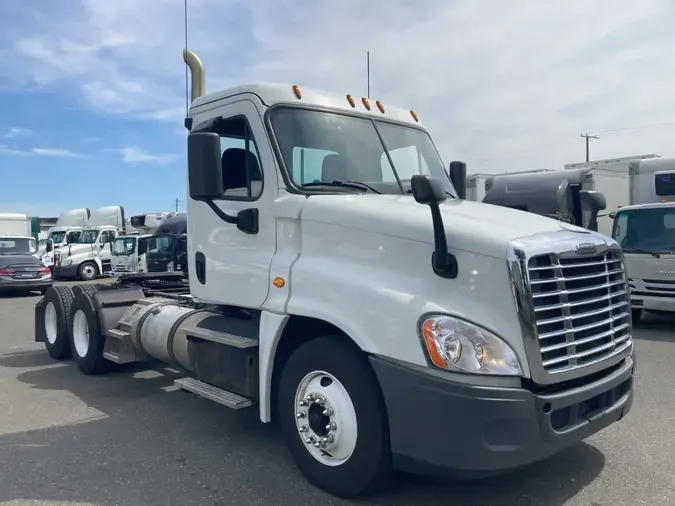 2017 FREIGHTLINER CASCADIA 125