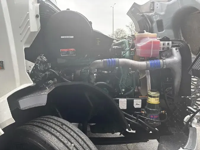 2022 VOLVO VNL64T860