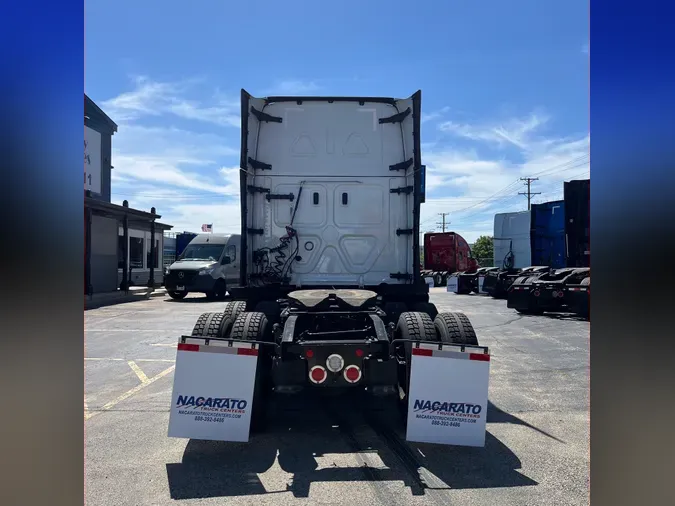 2020 Freightliner Cascadia 126