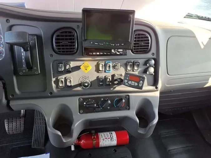 2018 FREIGHTLINER/MERCEDES M2 106