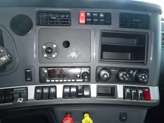 2023 Kenworth T680