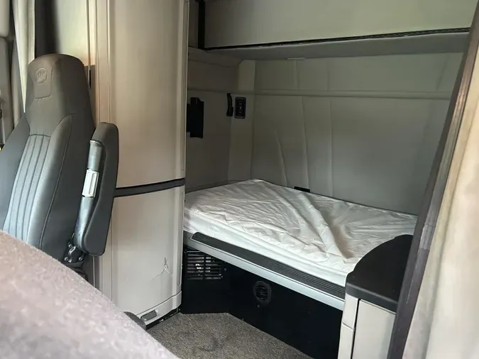 2022 Peterbilt 579