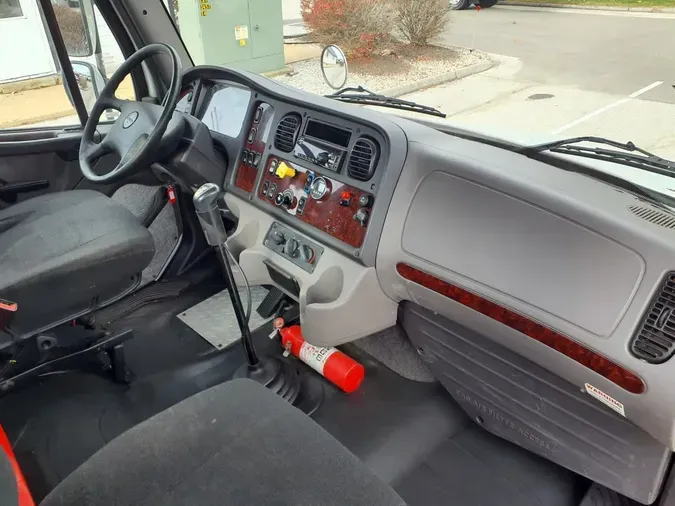 2020 FREIGHTLINER/MERCEDES M2 106