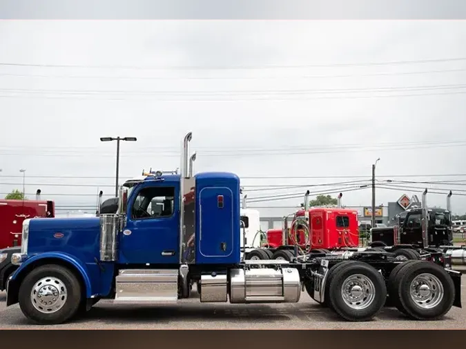 2025 PETERBILT 589