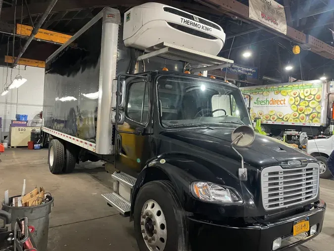 2017 FREIGHTLINER/MERCEDES M2 106