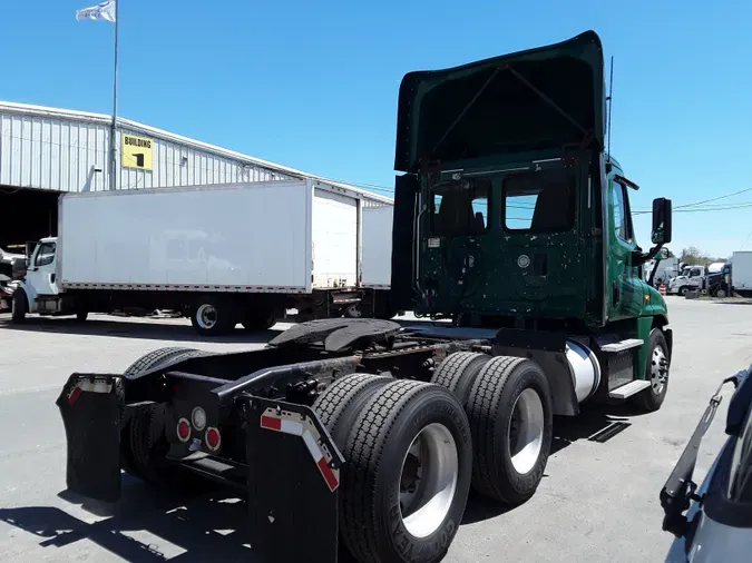 2017 FREIGHTLINER/MERCEDES CASCADIA 125