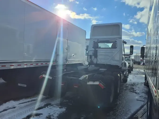 2019 NAVISTAR INTERNATIONAL LT625 DAYCAB T/A