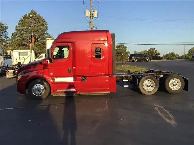 2019 FREIGHTLINER CA126