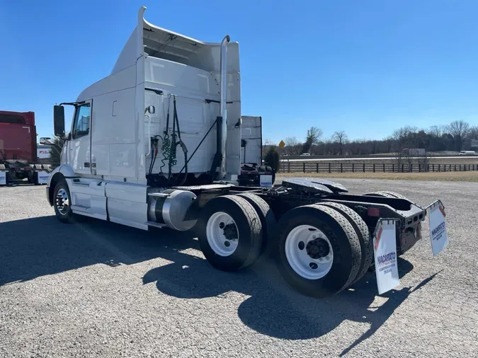 2019 VOLVO VNR64T640