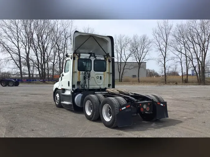 2020 Freightliner Cascadia 126