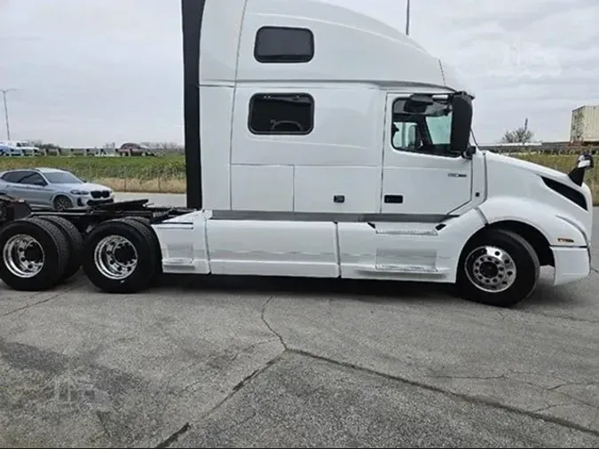 2022 VOLVO VNL64T860