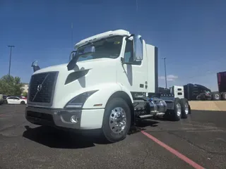 2025 VOLVO VNR64T300