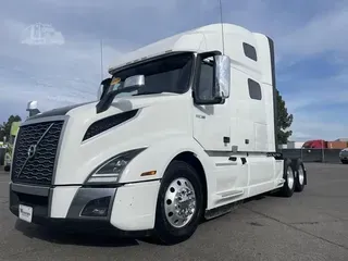 2023 VOLVO VNL64T760
