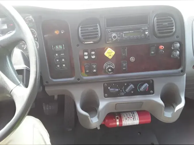2016 FREIGHTLINER M2 106