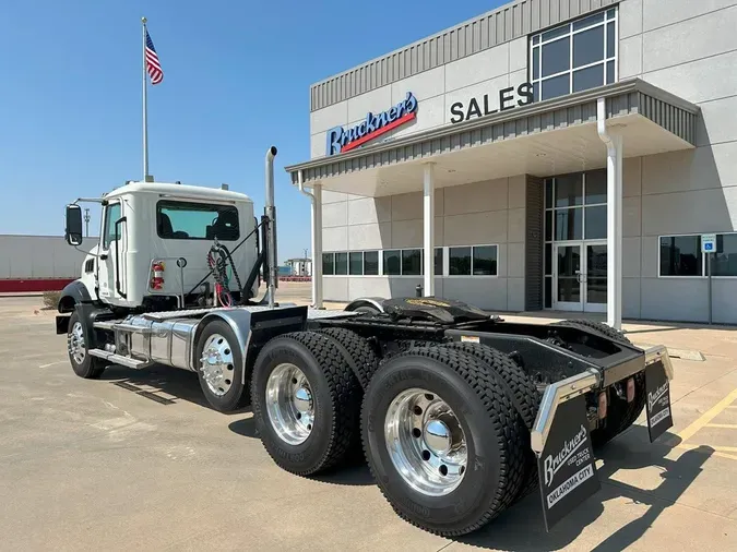 2020 MACK GR64BT