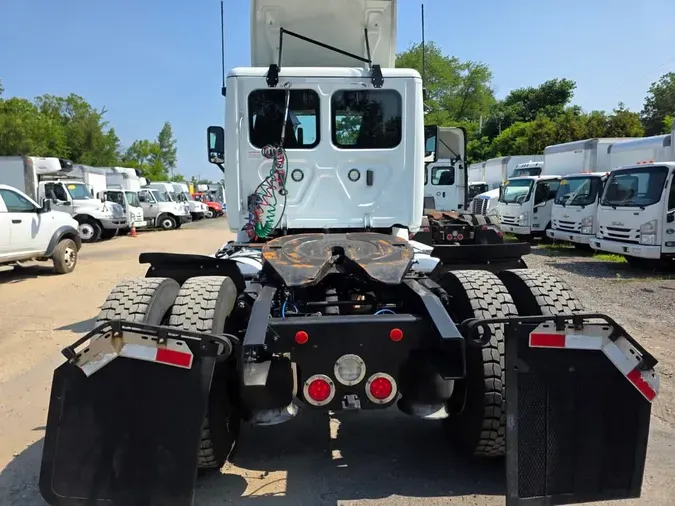 2020 FREIGHTLINER CASCADIA 113