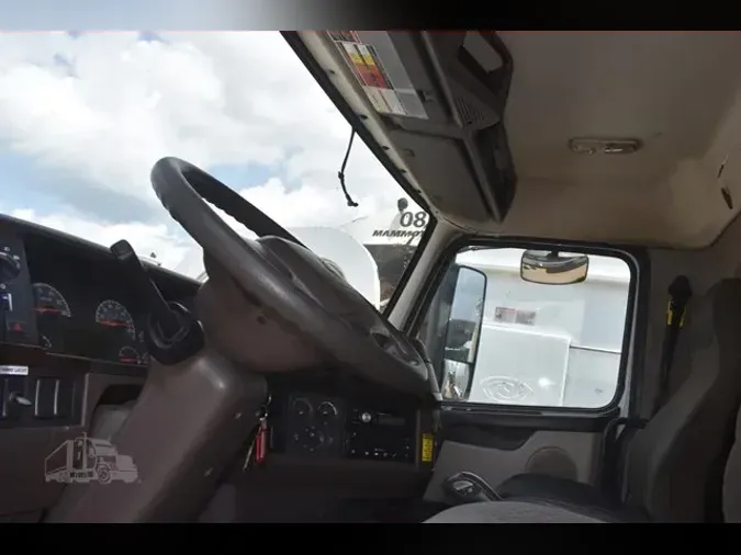 2014 VOLVO VNM64T200