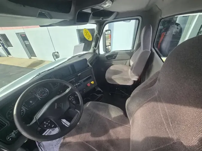 2019 NAVISTAR INTERNATIONAL RH613 DAYCAB S/A