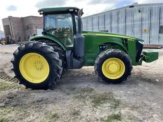 2013 JOHN DEERE 8235R