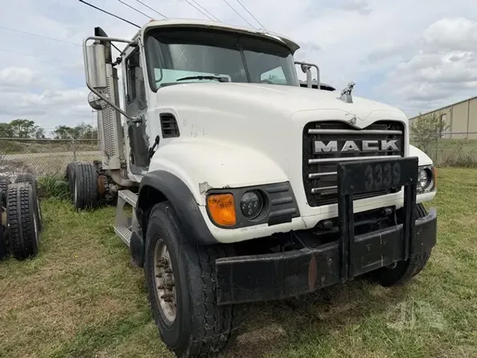 2005 MACK GRANITE CV713