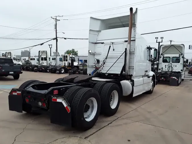 2020 VOLVO VNR64T-640
